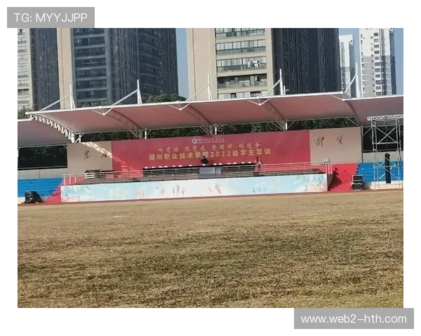 湖州职业技术学院体育场城市足球联赛揭幕赛打响